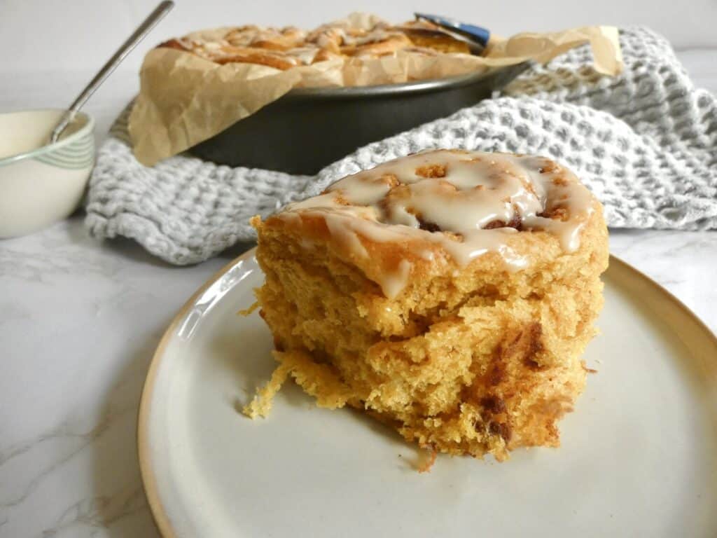 individual pumpkin pie cinnamon roll