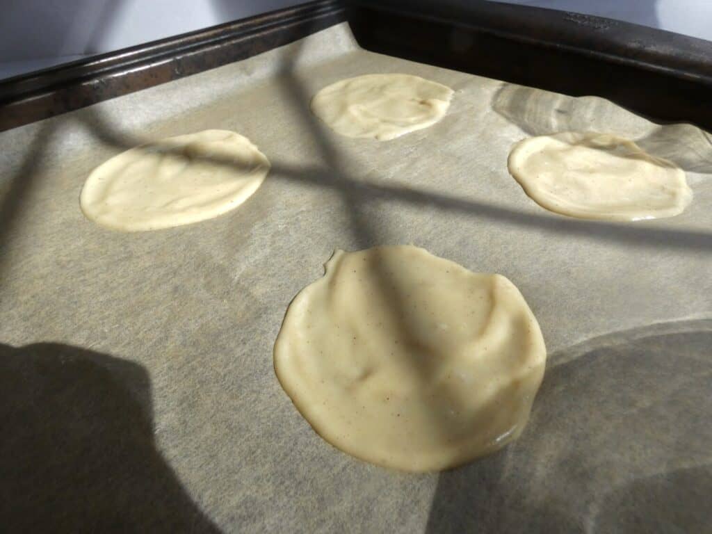 circles of simple french tuile batter